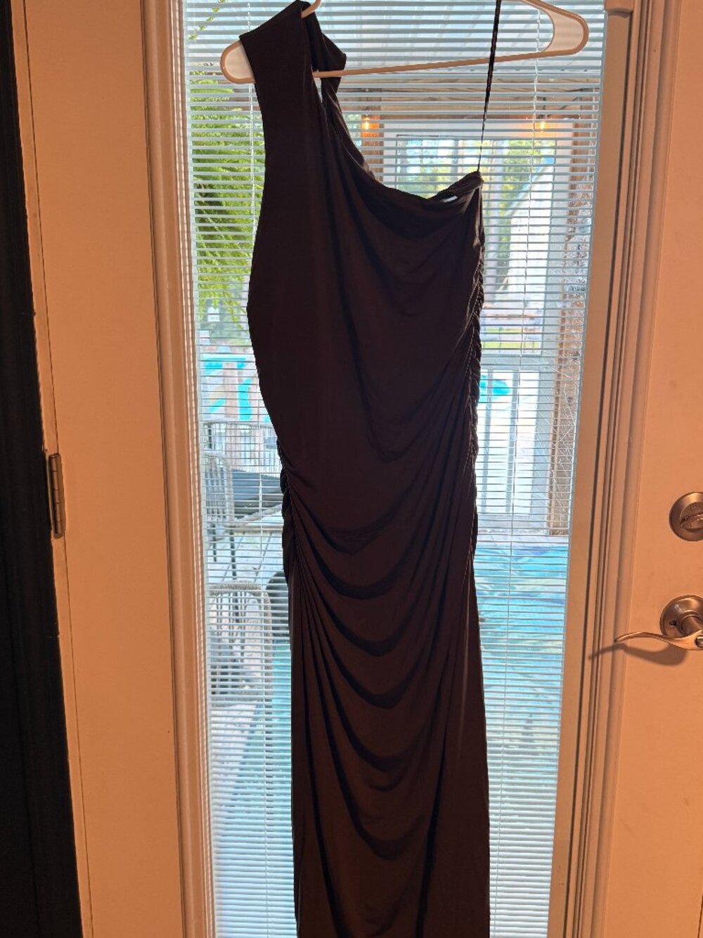 Hansen & Gretel Brown One-Shoulder Ruched Midi Dress
